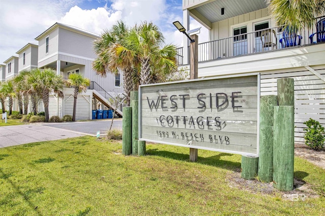 community / neighborhood sign with a lawn