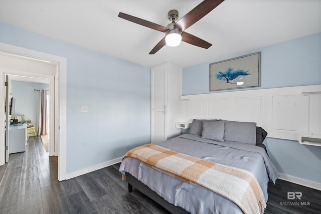 372 E Beach Blvd Unit 14, Gulf Shores, AL 36542 - bedroom featuring dark wood-style floors, ceiling fan, and baseboards