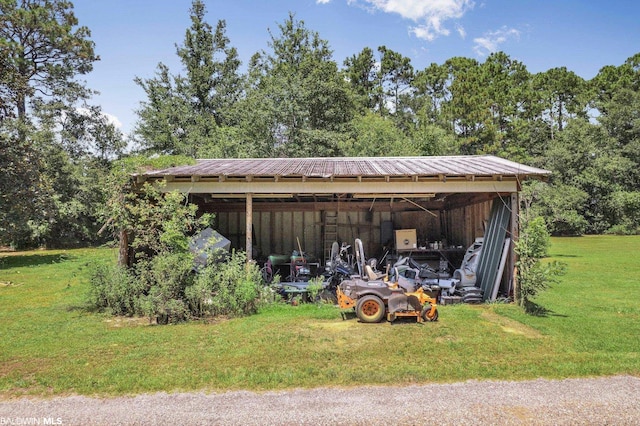 exterior space featuring a lawn