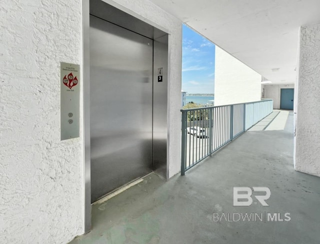 balcony featuring elevator