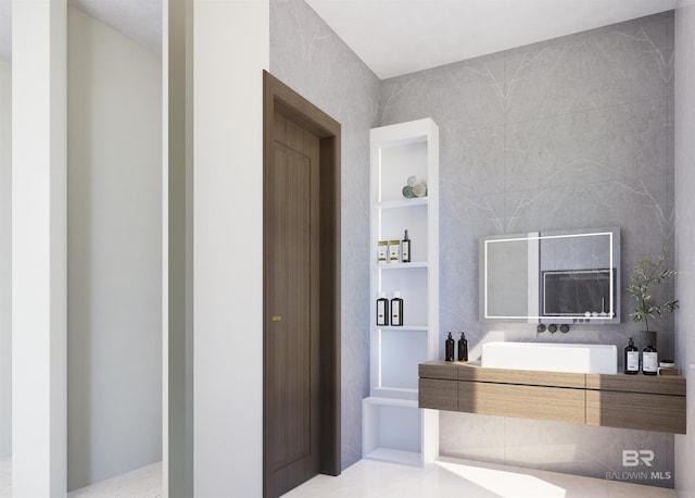 bathroom featuring tile walls