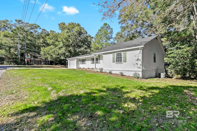 exterior space featuring a front yard