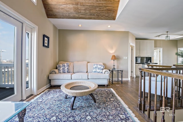 living area with baseboards, dark wood-type flooring, and recessed lighting