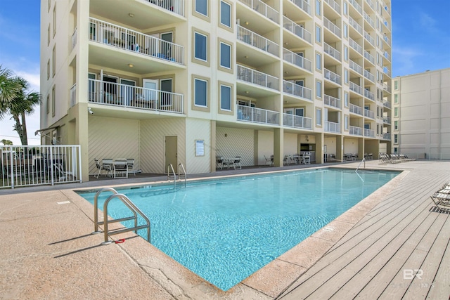409 E Beach Blvd Unit 184, Gulf Shores, AL 36542 - community pool with a patio area
