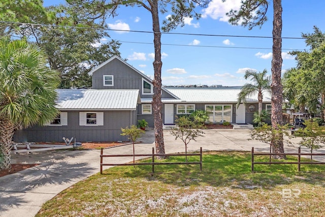 view of front of property with a front lawn