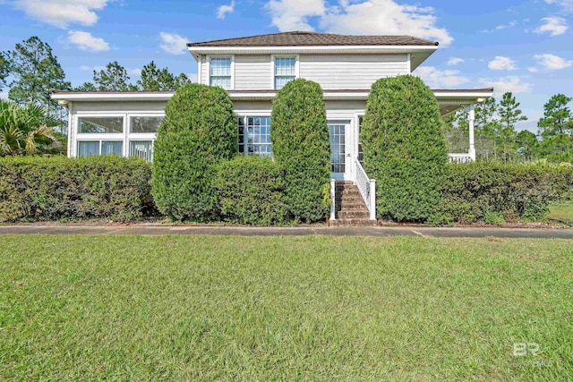 traditional-style house with entry steps and a front yard