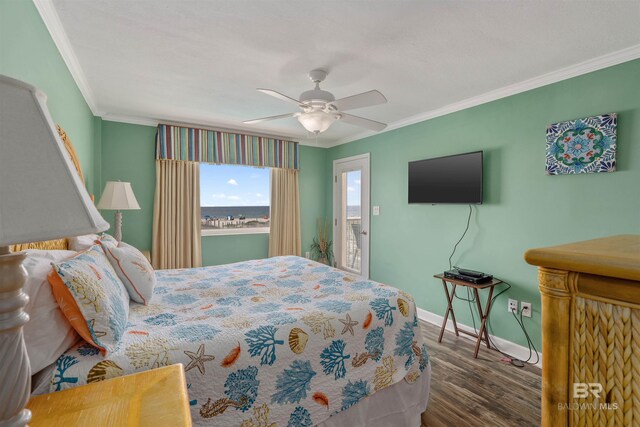 615 W Beach Blvd Unit 1E, Gulf Shores, AL 36542 - bedroom with ornamental molding, baseboards, wood finished floors, and ceiling fan