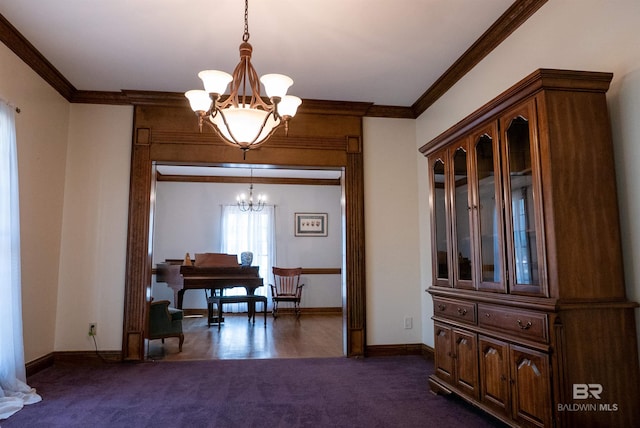 carpeted dining space with crown molding and a notable chandelier