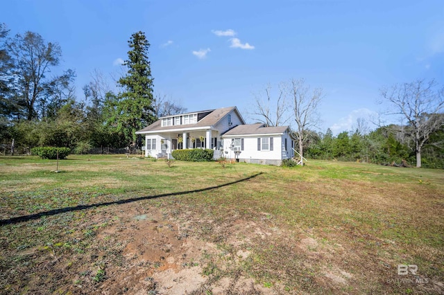 view of front facade featuring a front yard and covered porch