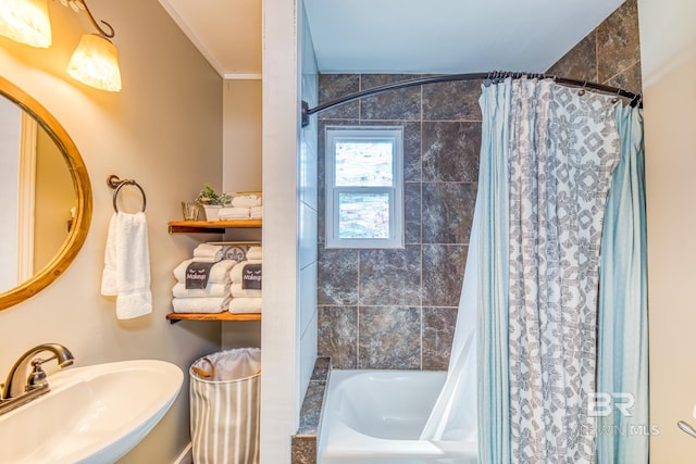 684 Chickasaw Rd, Gulf Shores, AL 36542 - full bath featuring shower / tub combo and ornamental molding