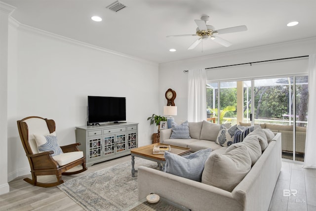 living area featuring ceiling fan, visible vents, light wood-type flooring, ornamental molding, and recessed lighting