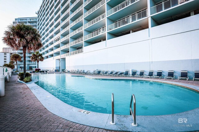 view of swimming pool