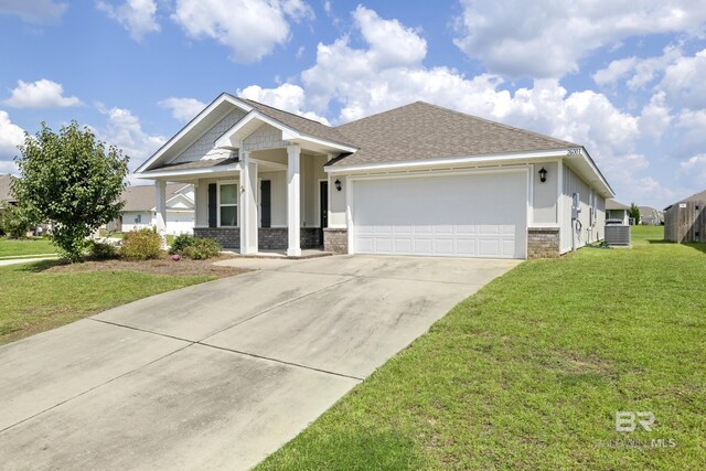 view of front of home featuring a front yard