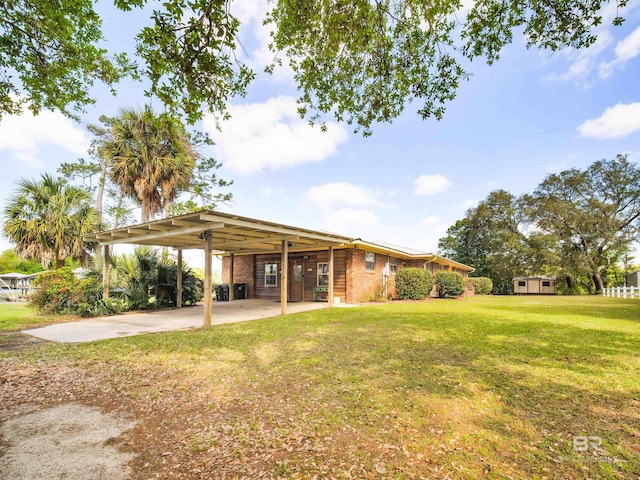 view of yard featuring a carport