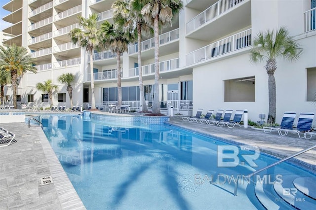 view of swimming pool