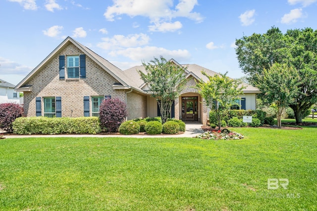 view of front of house with a front lawn