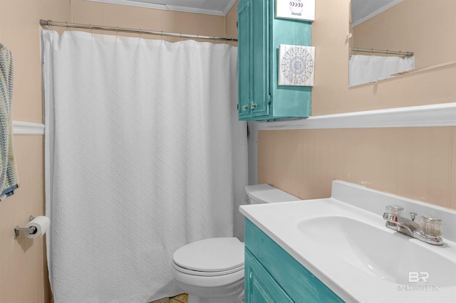 full bathroom with a shower with shower curtain, toilet, vanity, and ornamental molding