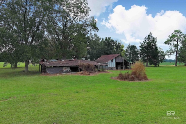 view of yard with an outdoor structure and an outbuilding