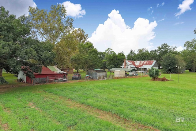 view of yard featuring an outbuilding and fence