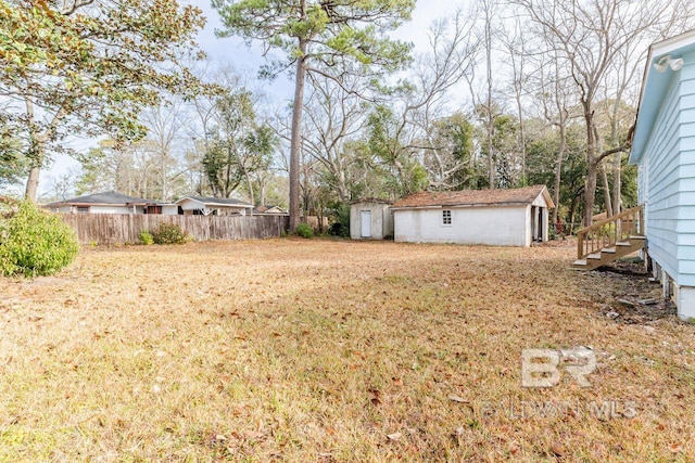 view of yard with a shed