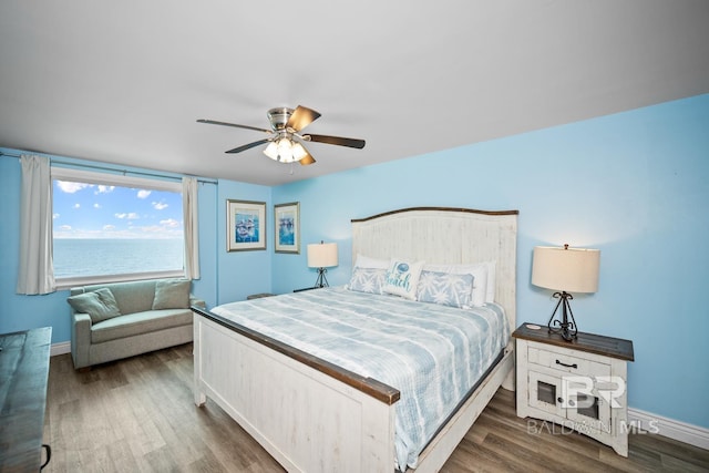 327 E Beach Blvd Unit 7C, Gulf Shores, AL 36542 - bedroom featuring wood finished floors, baseboards, and a ceiling fan