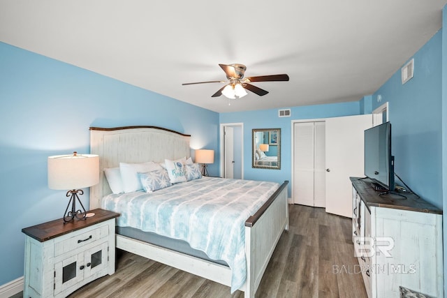 327 E Beach Blvd Unit 7C, Gulf Shores, AL 36542 - bedroom with dark wood-style flooring and a ceiling fan