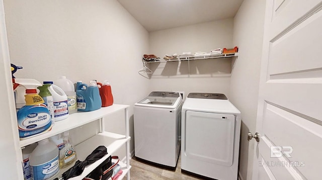 washroom with laundry area and washing machine and dryer