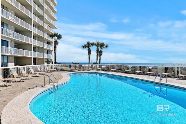 view of swimming pool