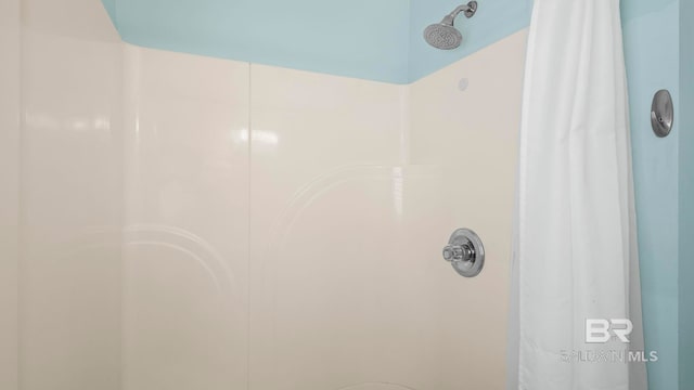 331 E 2nd Ave, Gulf Shores, AL 36542 - bathroom view of curtained shower