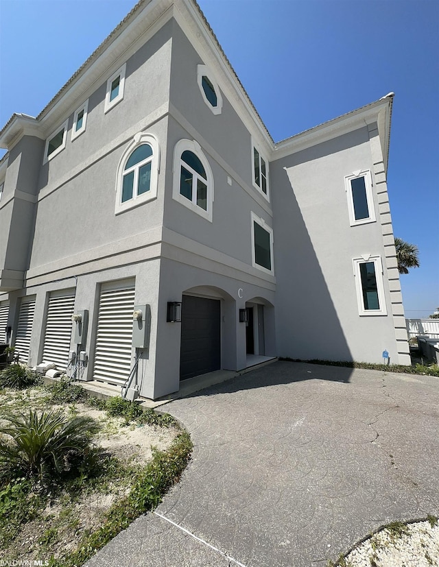 view of front of house featuring a garage