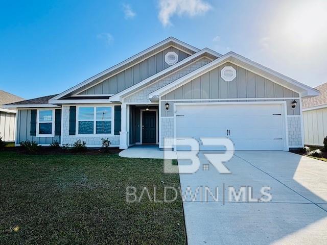 view of front of house with a front lawn and a garage