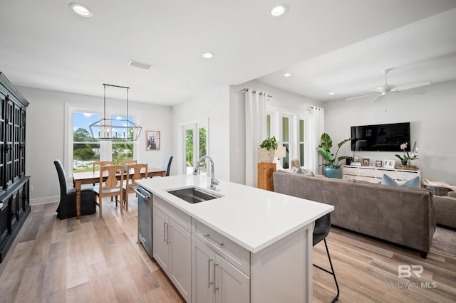 30531 Ono N Loop W, Orange Beach, AL 36561 - kitchen featuring recessed lighting, light wood-style flooring, an island with sink, light countertops, and a breakfast bar