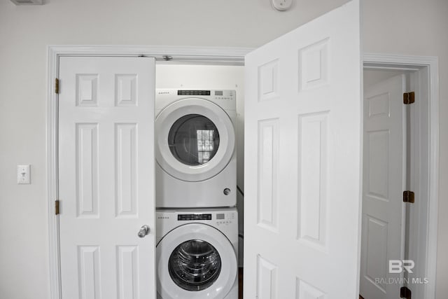 5601 State Highway 180 Unit 2802, Gulf Shores, AL 36535 - laundry room featuring stacked washer and clothes dryer