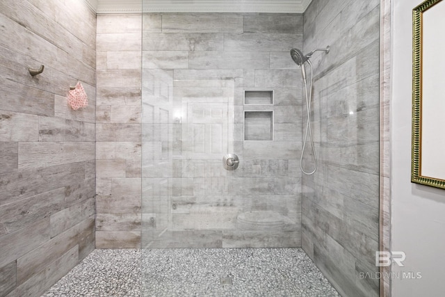 bathroom featuring tiled shower