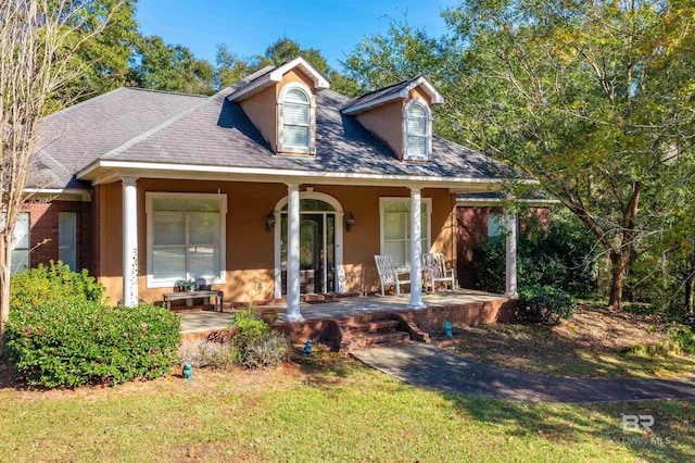 view of front facade with covered porch and a front lawn