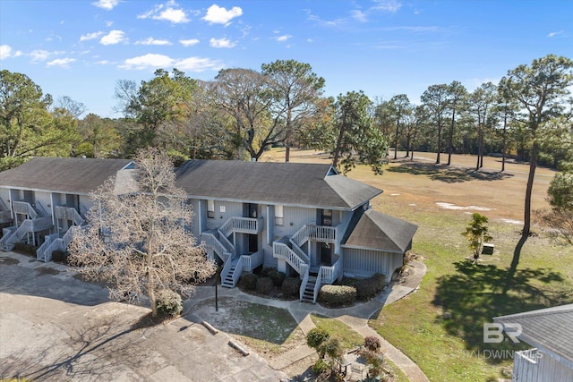 view of front of property with a front lawn