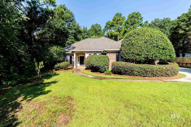 view of front of property with a front yard