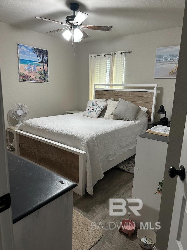 bedroom featuring a ceiling fan