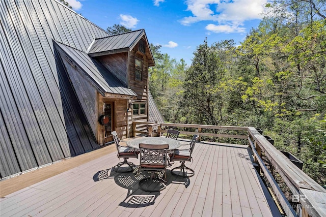 deck with outdoor dining space