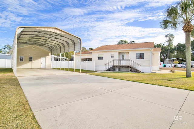 view of front of house with a carport and a front yard