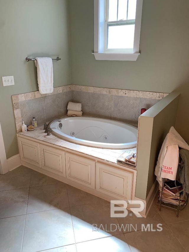 40 Bay Pointe Ct, Fairhope, AL 36532 - full bath with a jetted tub and tile patterned floors
