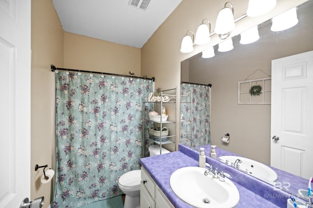 full bathroom with toilet, vanity, and shower / bath combo