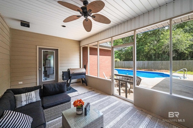 sunroom / solarium featuring ceiling fan