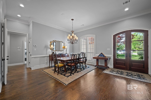 dining area featuring visible vents, an inviting chandelier, crown molding, recessed lighting, and dark wood-type flooring