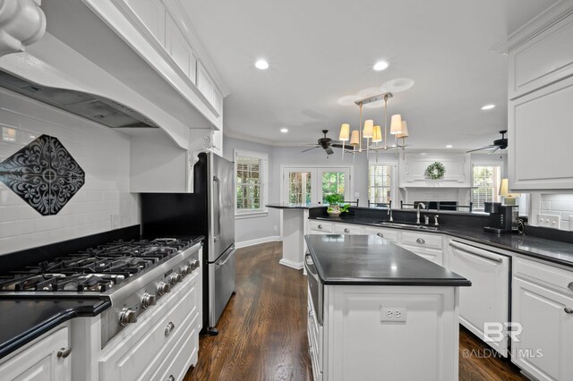 kitchen with a sink, a ceiling fan, stainless steel gas stovetop, and dishwashing machine