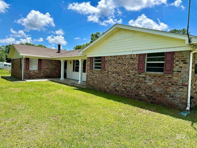 exterior space featuring a front yard