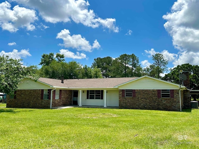 single story home with a front yard