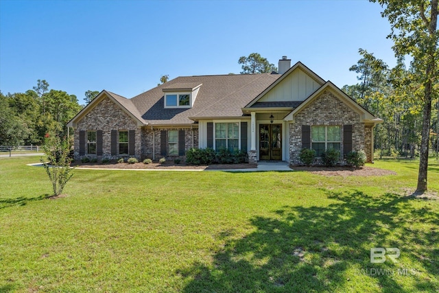 craftsman-style house featuring a front yard