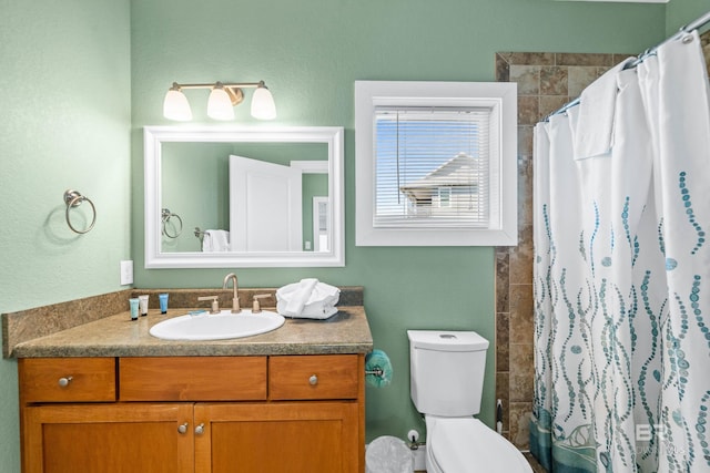 bathroom with a shower with curtain, vanity, and toilet