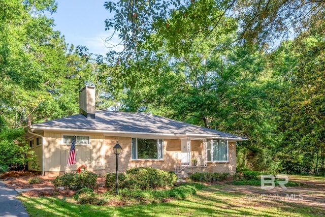 306 Thornton Pl, Mobile, AL 36609 - view of front facade with a chimney